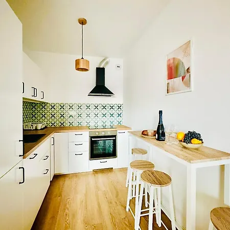 Cosy Okecie Apartman *